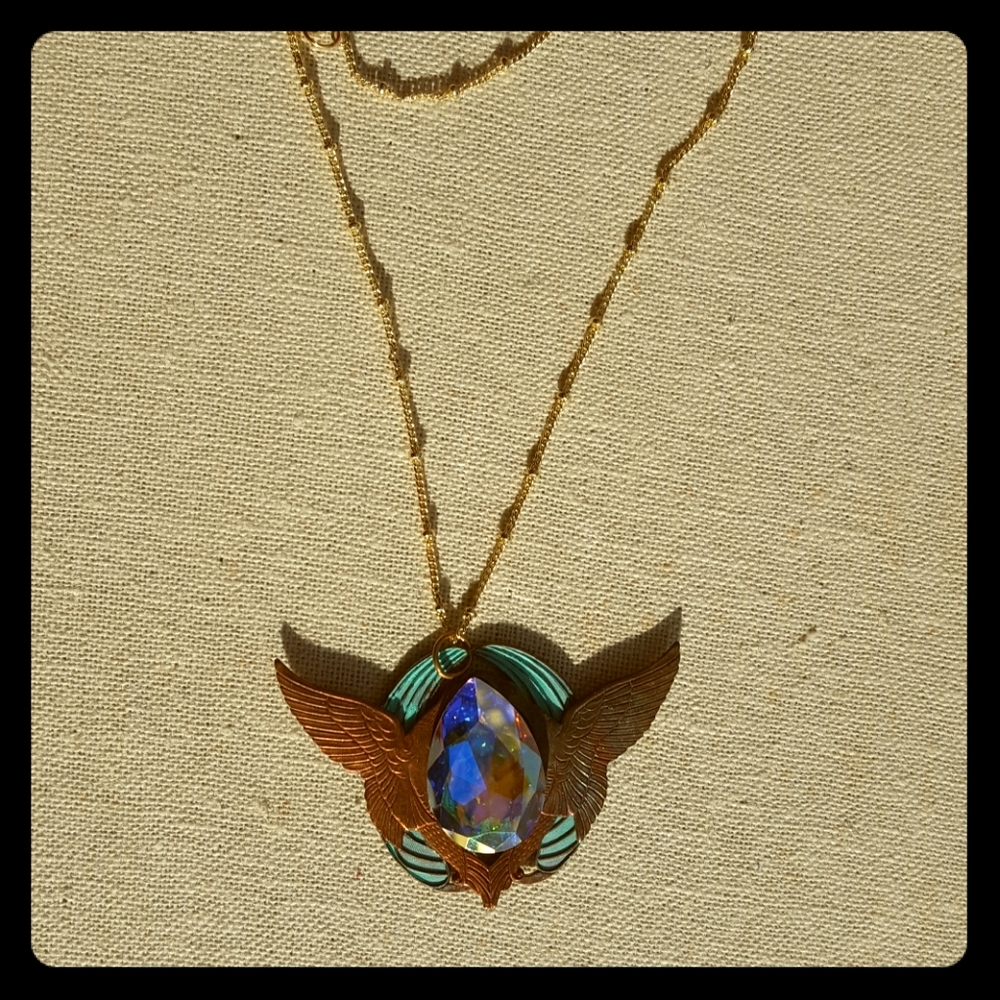 hand made pendant necklace with Swarovski crystal.